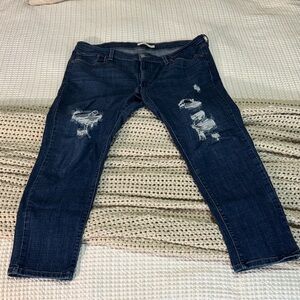 Levis Boyfriend Distressed Blue Jeans | 32